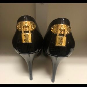 Louis Vuitton pumps size 39